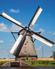 Wenn der Wind der Veränderung weht, bauen wir Windmühlen.